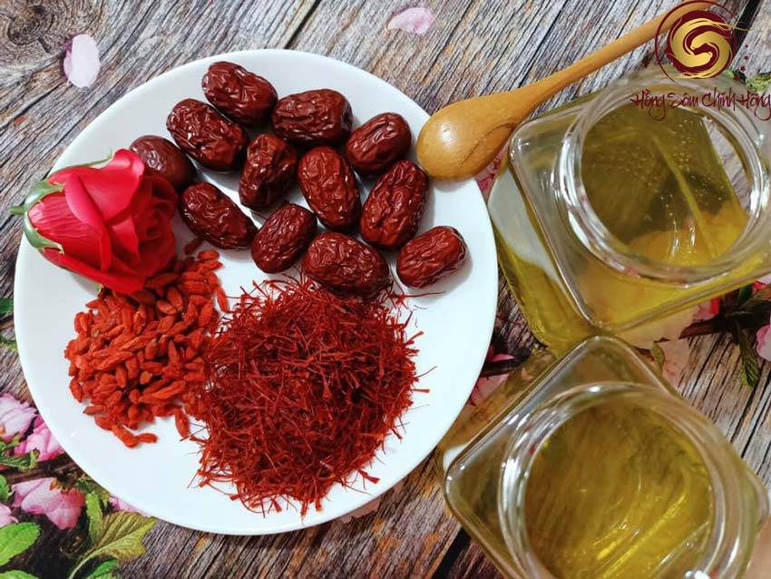 cách ngâm táo đỏ kỷ tử với mật ong