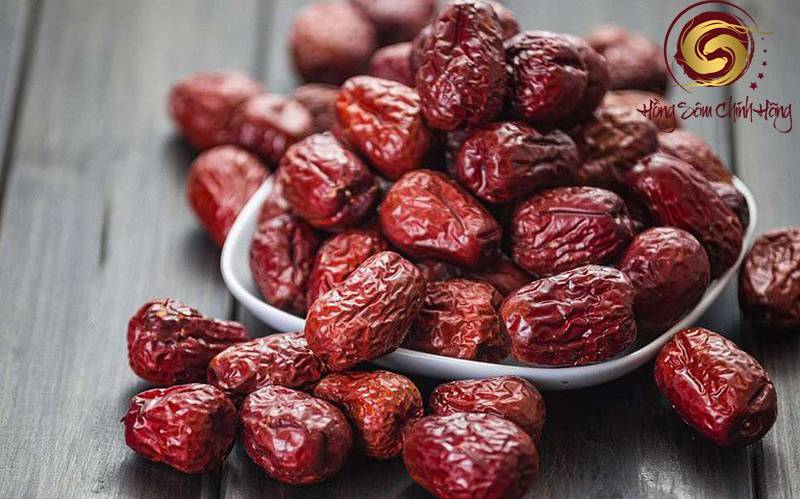 Mỗi ngày nên ăn mấy quả táo đỏ khô