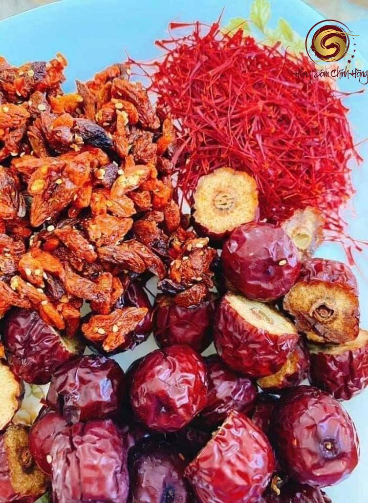 Cách ngâm saffron với mật ong táo đỏ kỷ tử